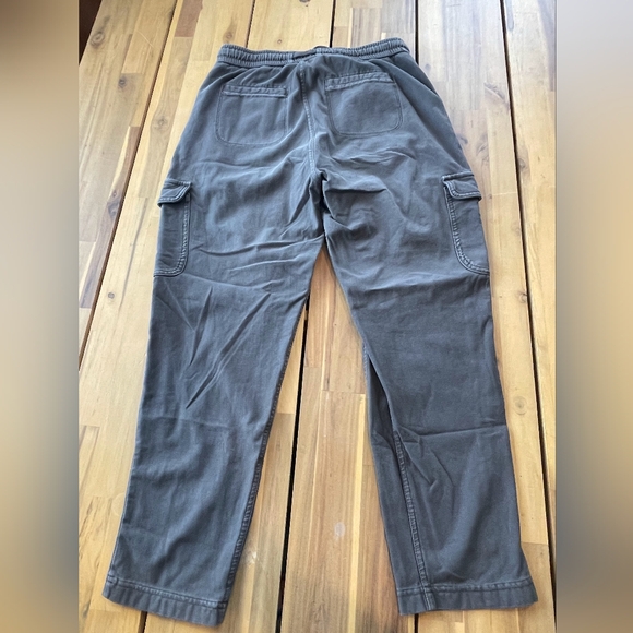 Athleta Womens Grey Farallon Cargo Crop Pants Size 2 - Picture 2 of 4